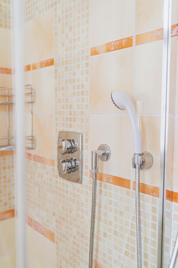 Ústí nad Labem Executive 2-Bdrm Central Suite מראה חיצוני תמונה